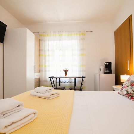 Old Town Accommodation Bol Bagian luar foto