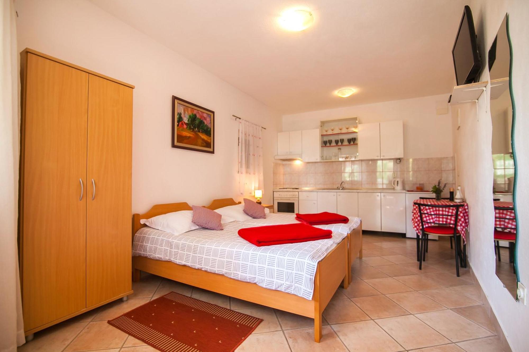 Old Town Accommodation Bol Bagian luar foto