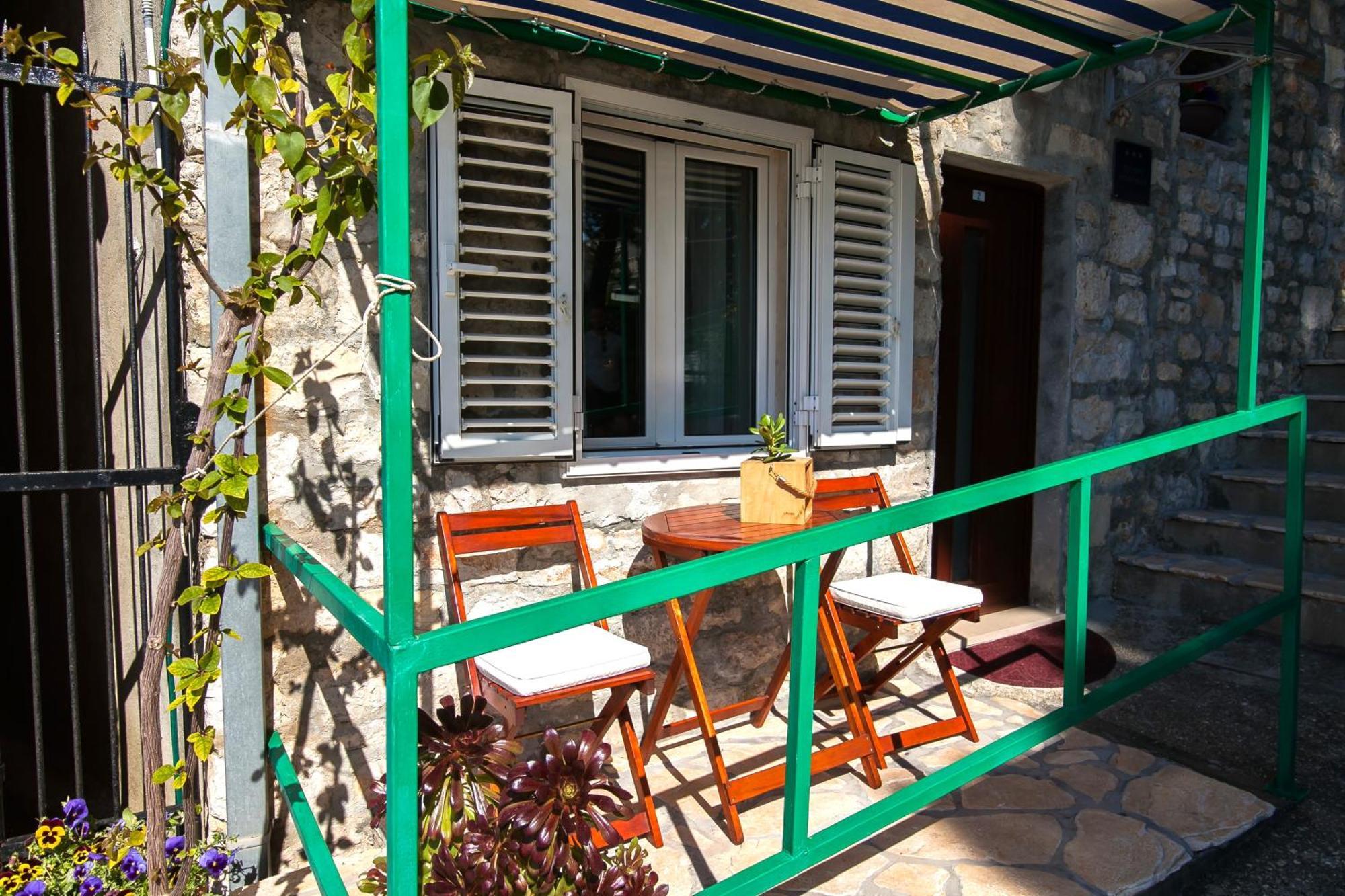 Old Town Accommodation Bol Bagian luar foto