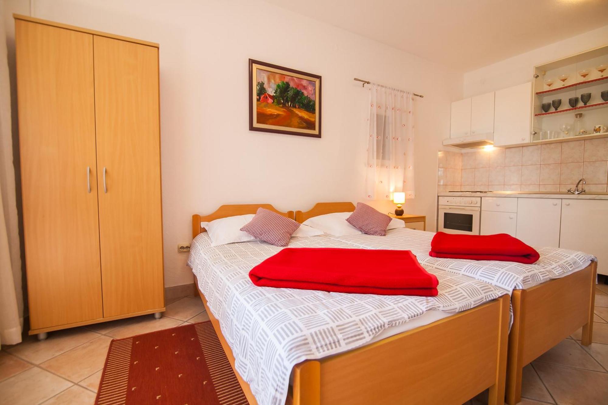 Old Town Accommodation Bol Bagian luar foto