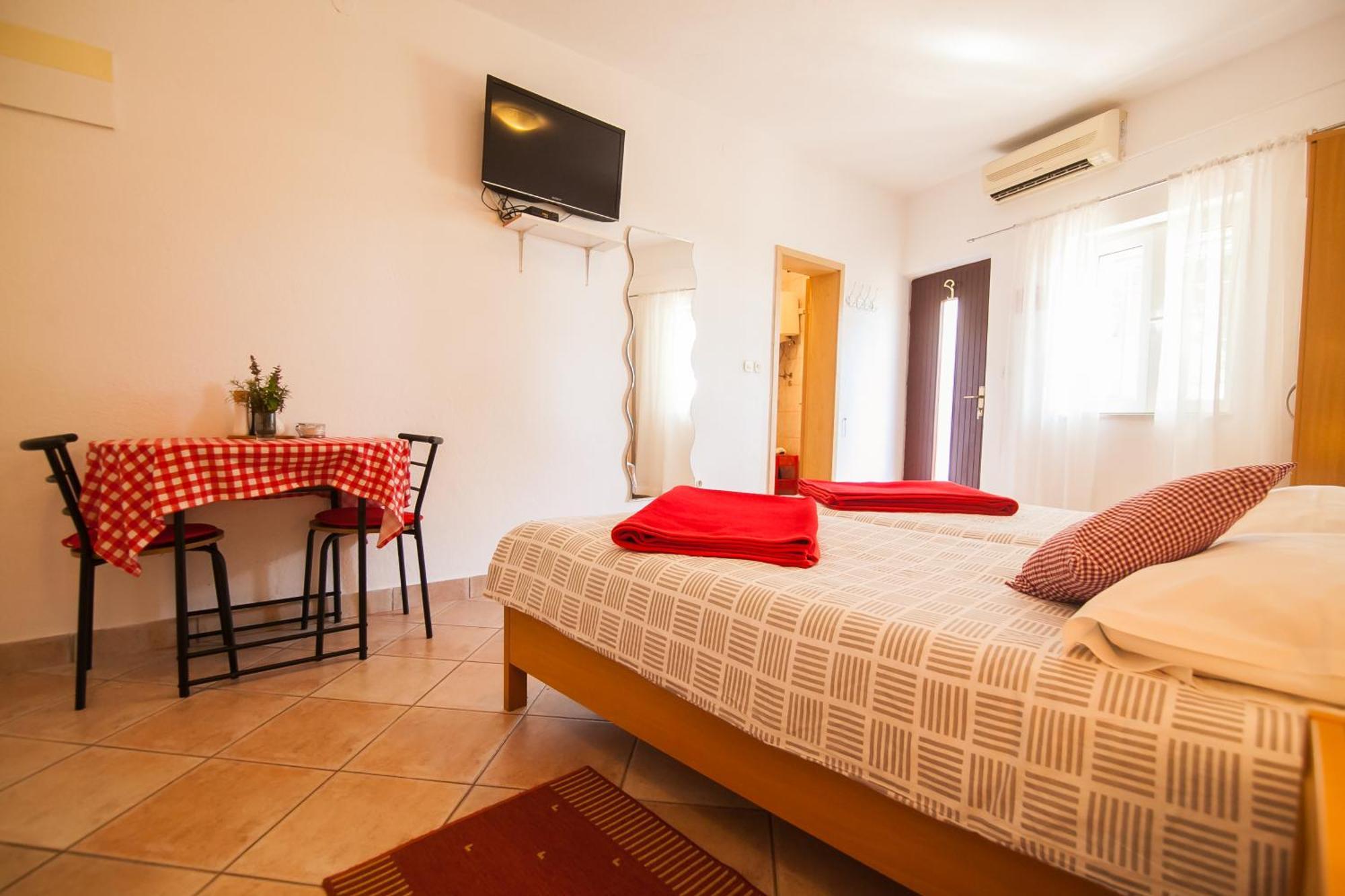 Old Town Accommodation Bol Bagian luar foto